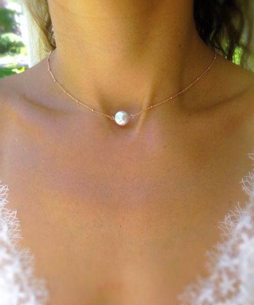 coin pearl choker on model3